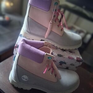 RARE & HARD TO FIND Women's Timberland Boots